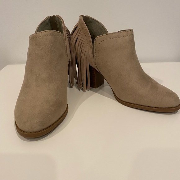 Carlos by Carlos Santana Cleo Sand Colour Size 8 new with Box - Picture 1 of 9